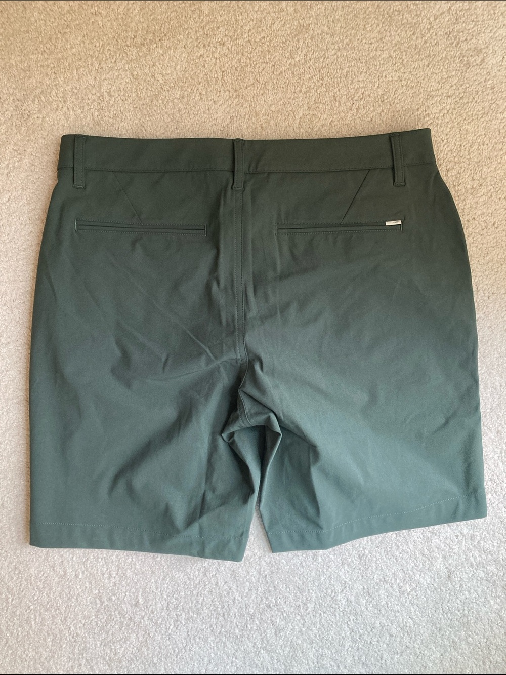 Vuori meta shorts - like new - Picture 5 of 12
